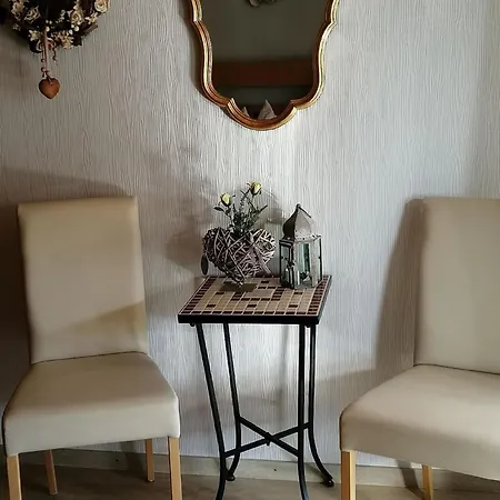 Ruhiges, Direkt An Wiesenlandschaften Gelegenes Landhaus Mit Zwei Gemutlichen Apartment *