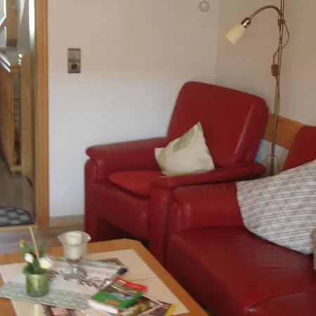 Ruhiges, Direkt An Wiesenlandschaften Gelegenes Landhaus Mit Zwei Gemutlichen Apartment *